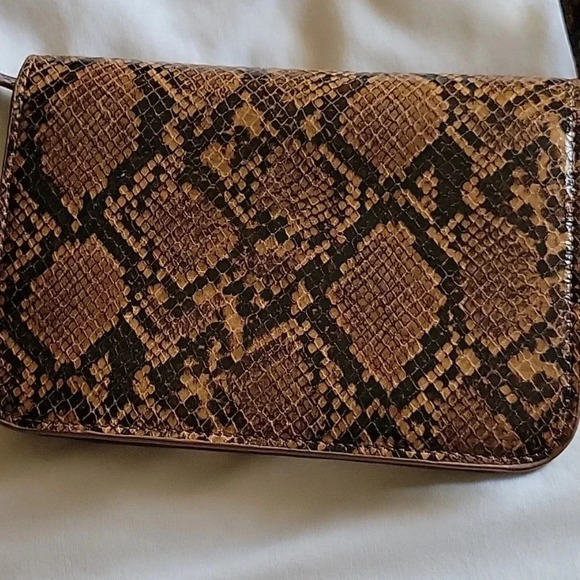 Urban Outfitters Crossbody faux snakeskin bag - Picture 4 of 7